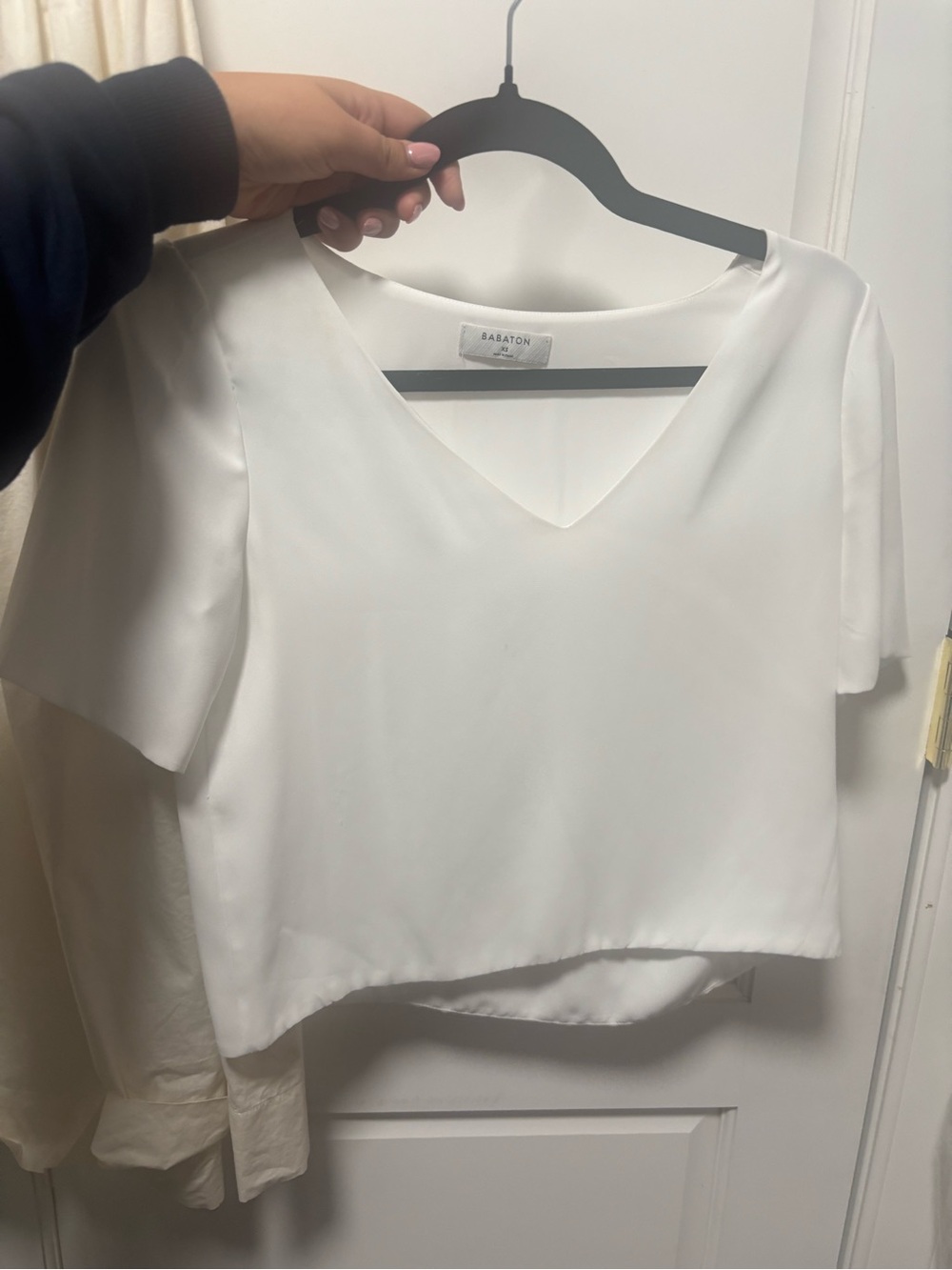 Babaton White V-Neck Short Sleeve Blouse